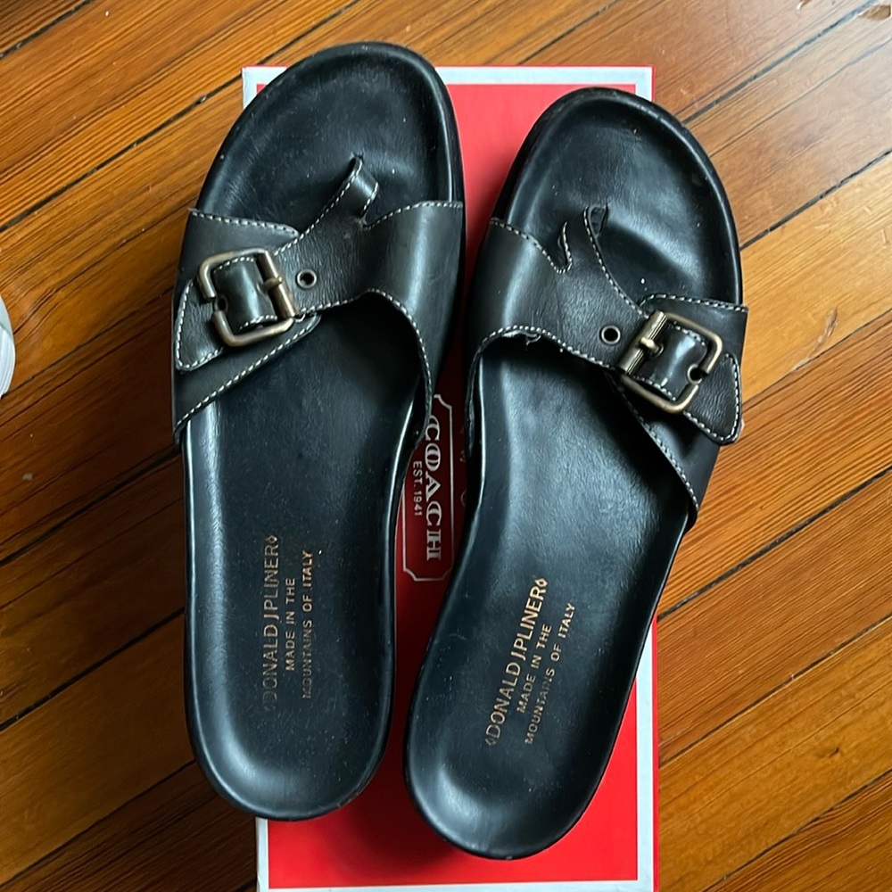 DONALD J. PLINER leather flats/ flip-flops with small platform and buckle 8.5